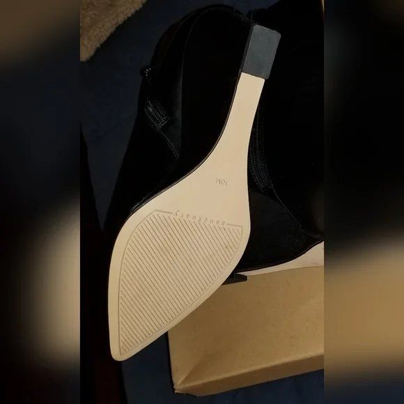 SANCTUARY Women's Pacer Pointed Toe Wedge Booties. Size 10. Color Black. - Picture 8 of 12